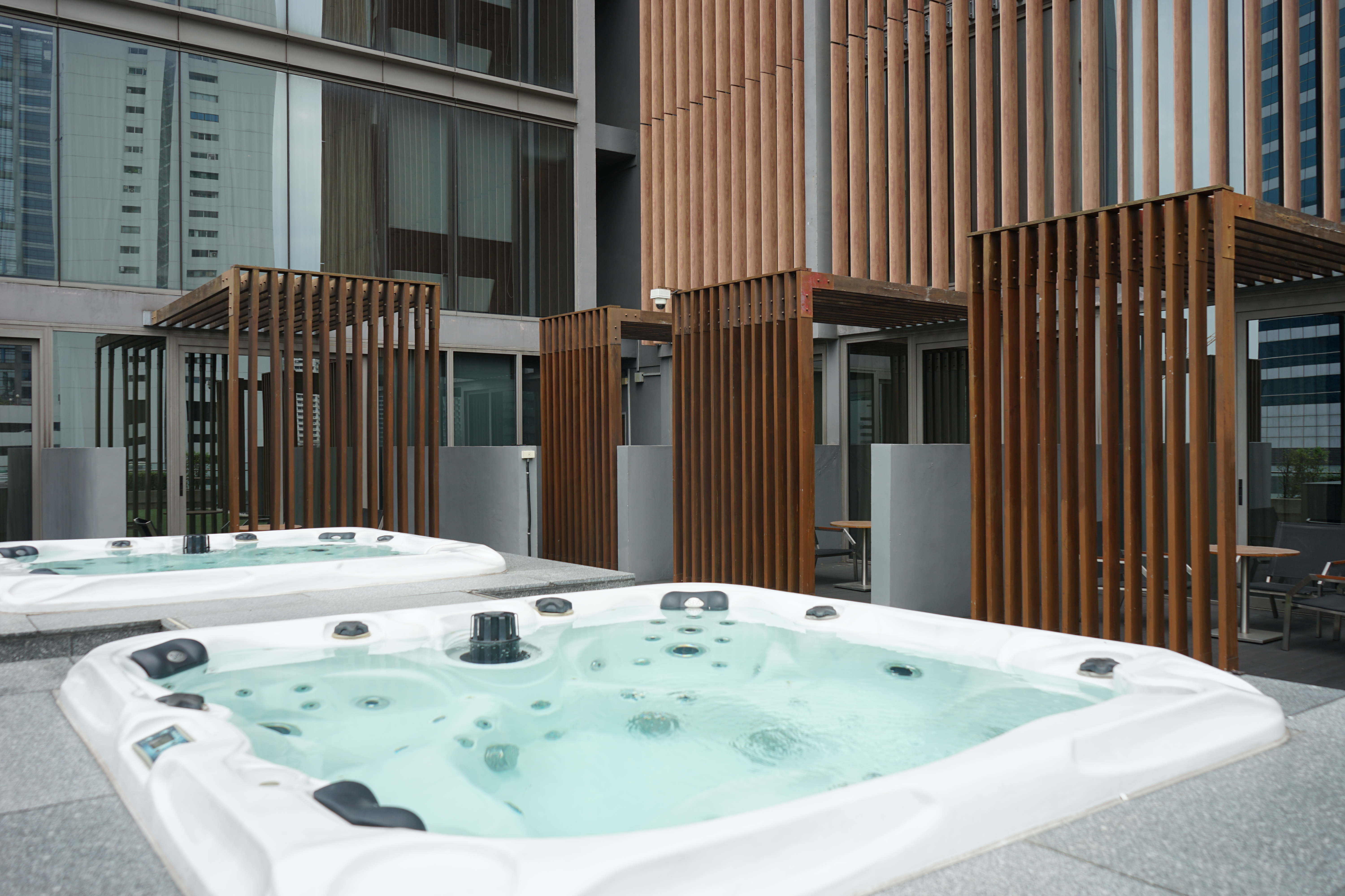 俱乐部小屋 - 按摩浴缸、休息室入口 2